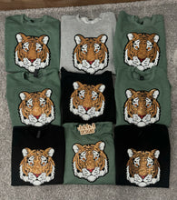 Load image into Gallery viewer, Sequins Tiger Patch Sweatshirt
